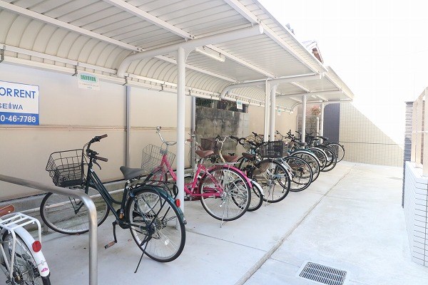 フローリッシュ桃山 駐輪場