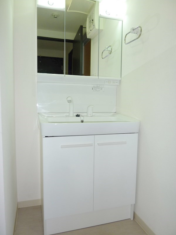 サンマルベリー扇町 三面鏡洗面化粧台