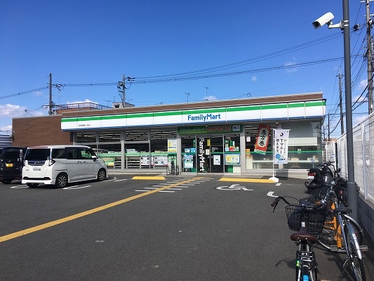 カシェ・ネロ吉祥 コンビ二：ﾌｧﾐﾘｰﾏｰﾄ 吉祥院東砂ﾉ町店　302m　近隣