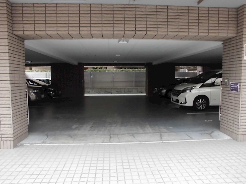 アクシス大阪 駐車場