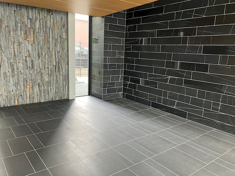 LEGEND紺屋町 エントランス