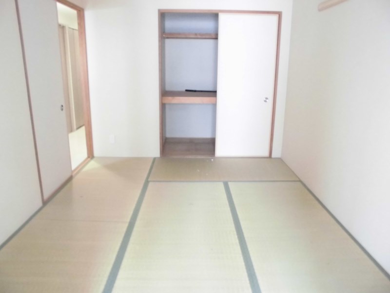 アクシス大阪 ホッと落ち着く和室です