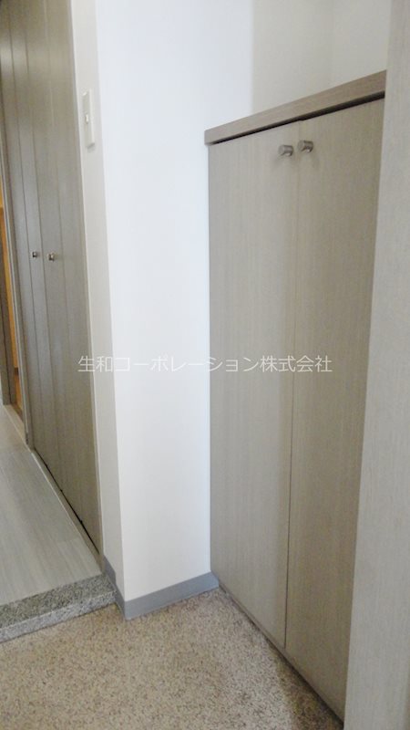 アクシス大阪 据え付けのシューズボックス