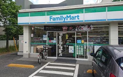 カーサフェリーチェ コンビ二：ﾌｧﾐﾘｰﾏｰﾄ 小豆沢一丁目店　247m